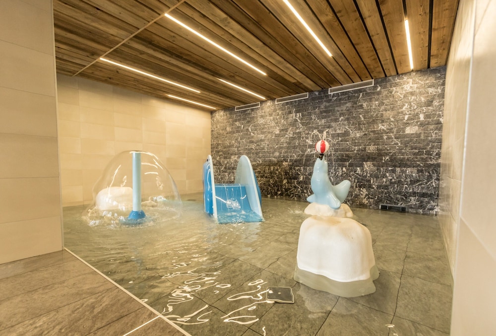 Apartment With Fireplace and Wi-fi in Arc 2000