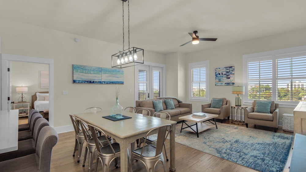 Coastal 3BR Condo With Pool & Shuttle : Snowbird Friendly!