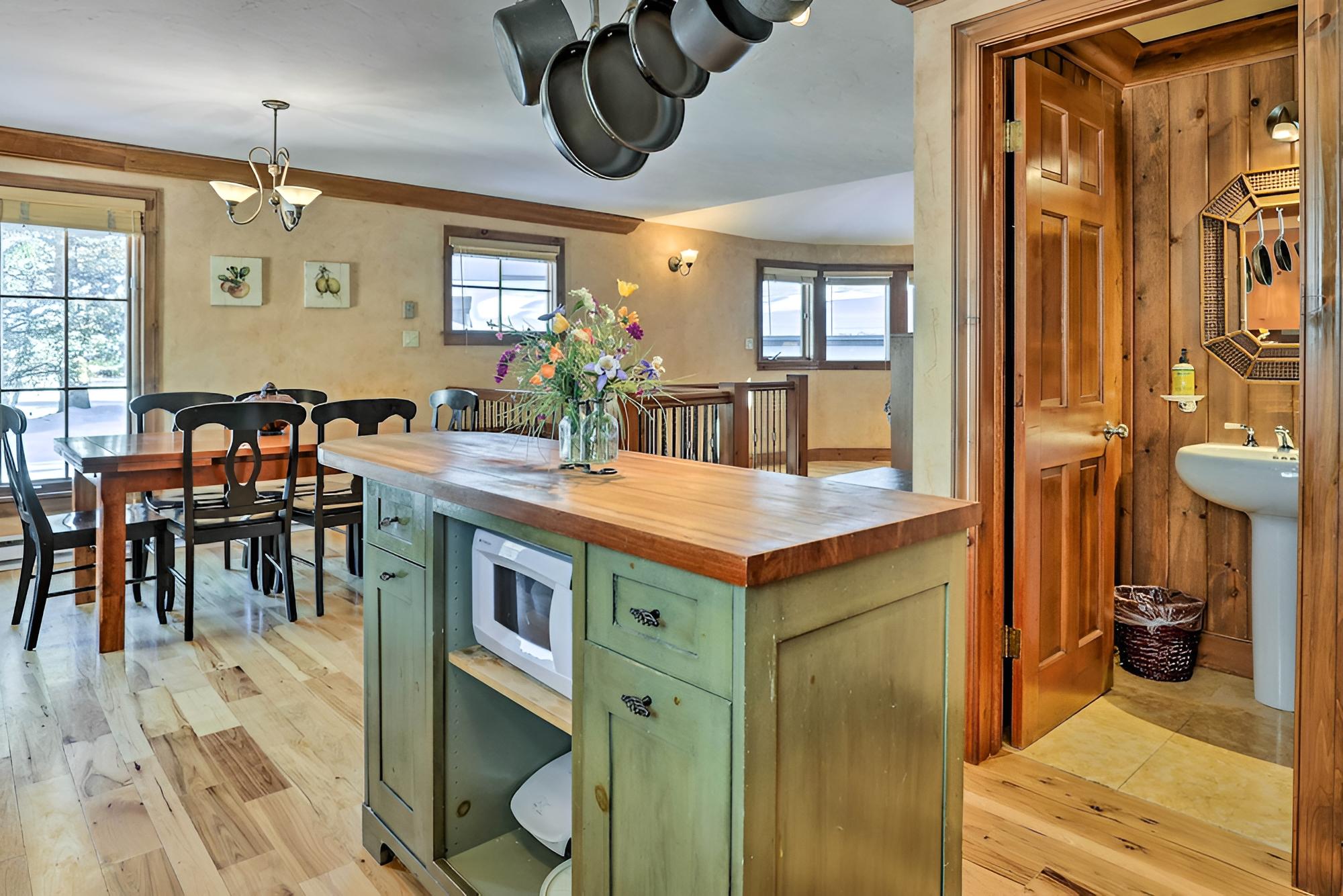 Cozy Avon Condo Between Beaver Creek & Vail! view 2