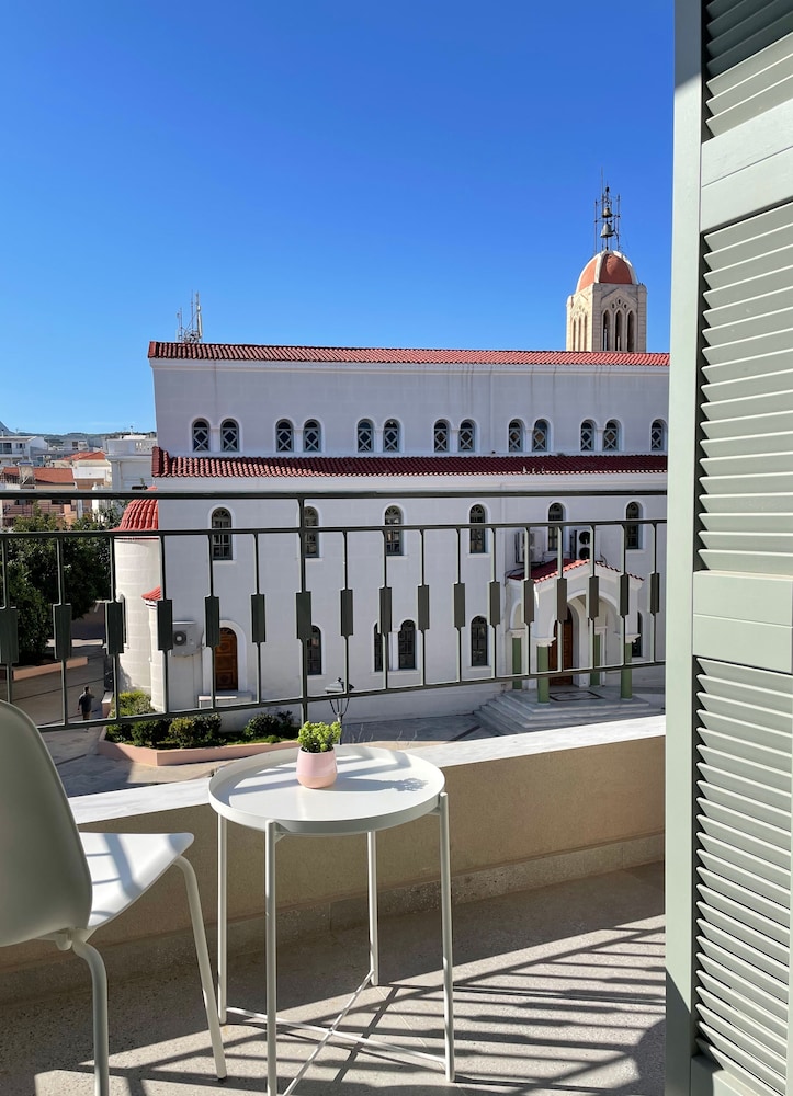 elegant stay centrally in Rethymno