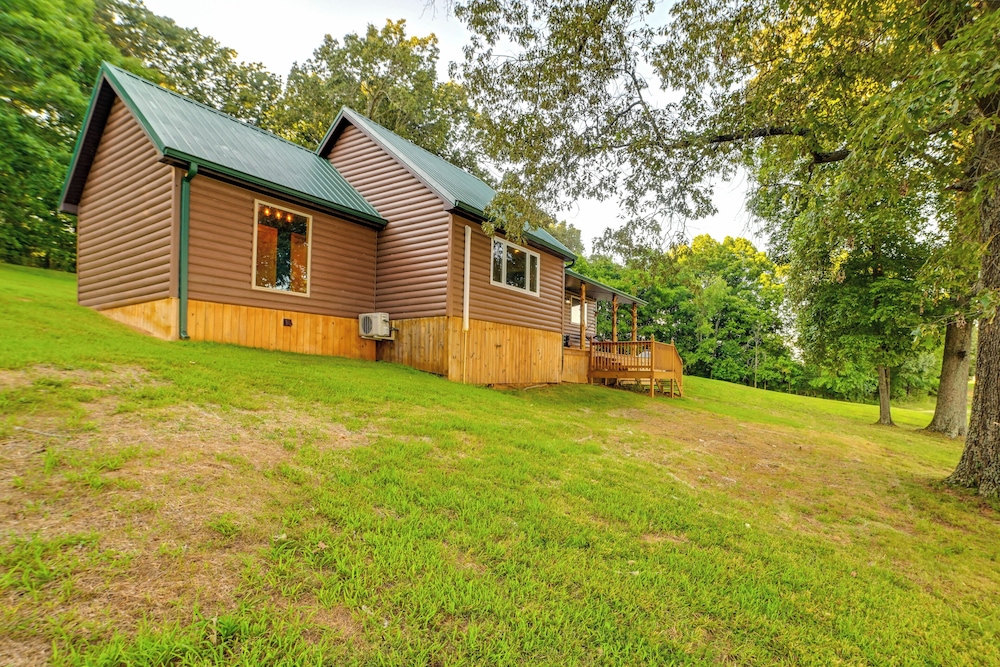 Private Lake & Dock: Log Cabin, 2 Mi to Clay!