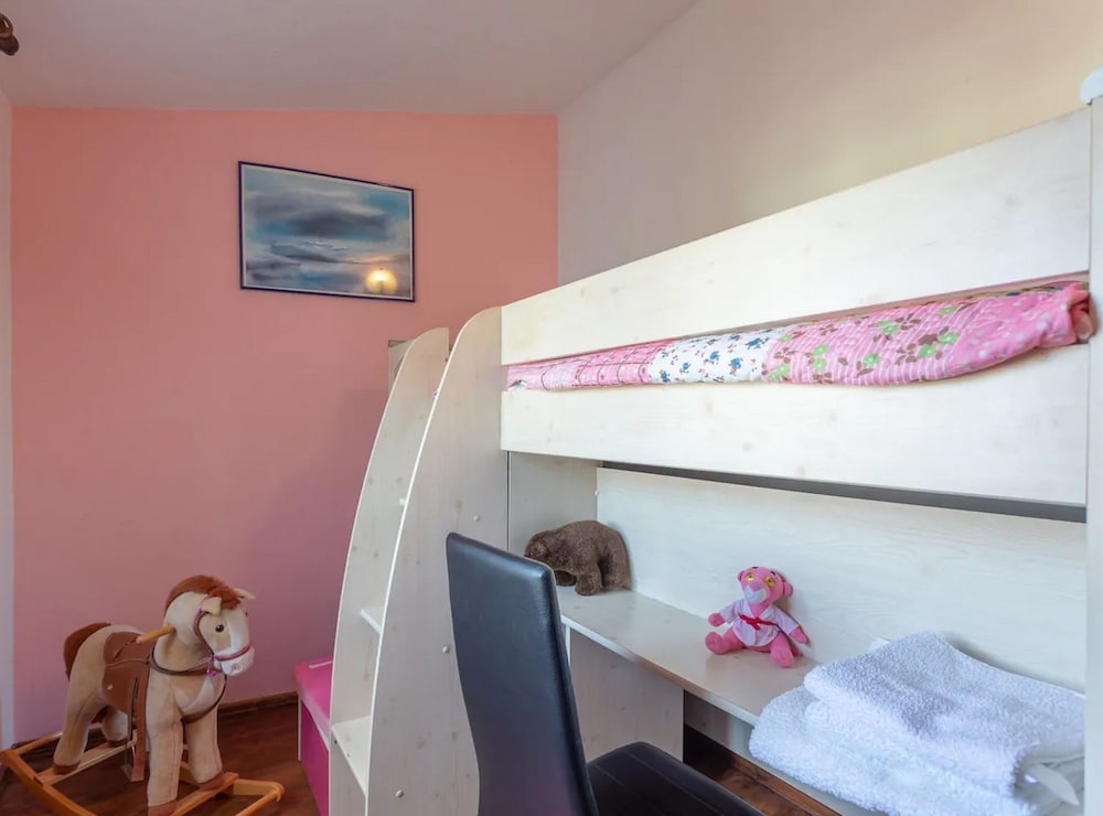 Sunny Escape Holiday Home Dicmo With Pool and Gym