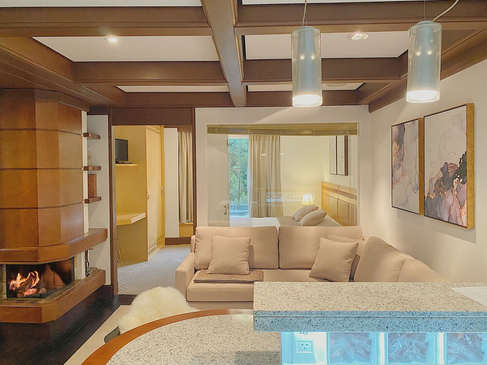 Lindo Studio Royal Mountain Village 2007
