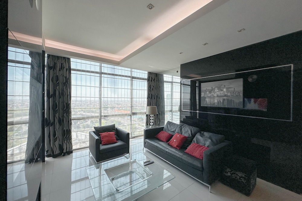 Spacious And Comfortable Living 3Br Apartment At Aryaduta Residence