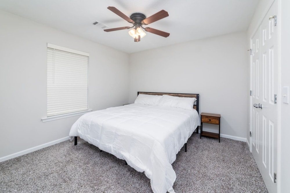 Budget Friendly Unit Near Fort Moore