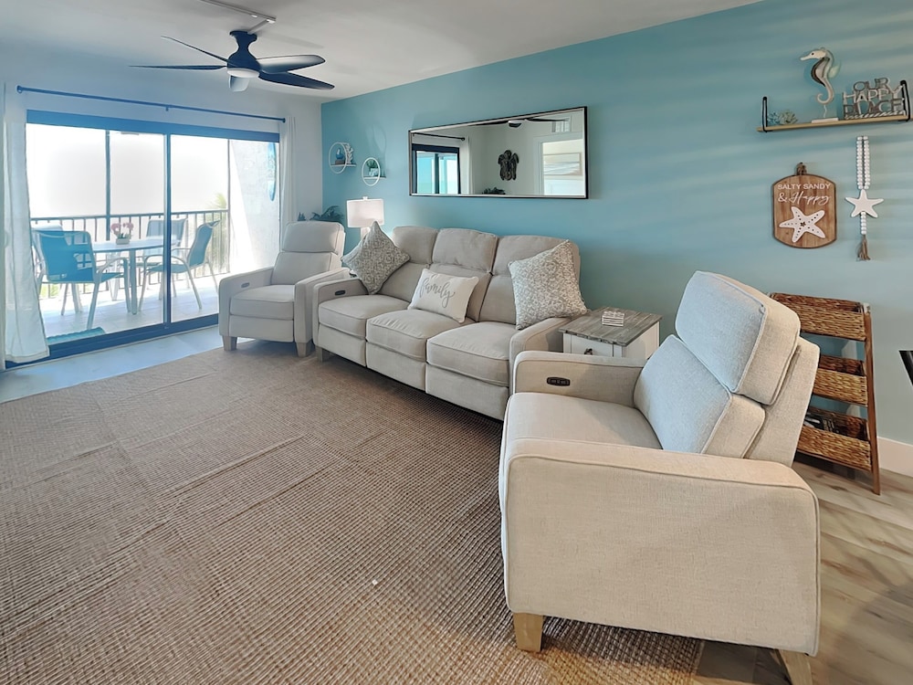 Seaside 4 by Distinctive Beach Rentals