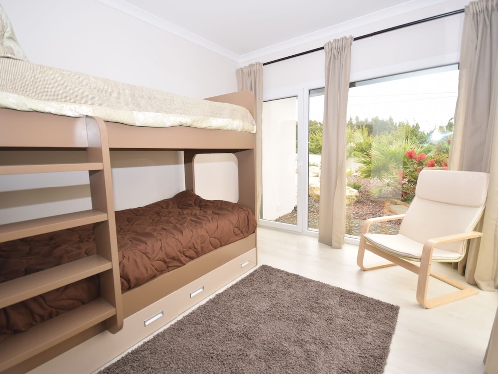 Alluring Villa in Salir de Matos near Coast view 2