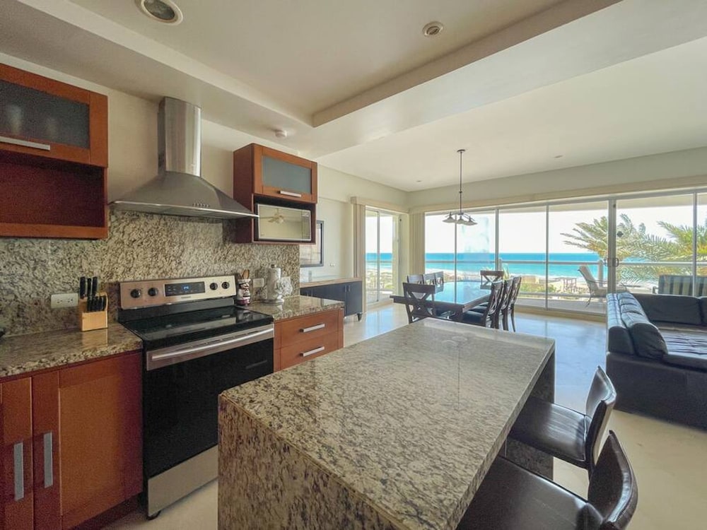 Oceanfront Condo With Astonishing View