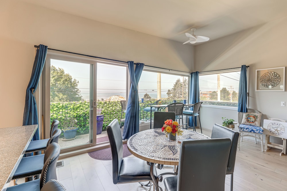Steps to Pirate Cove: Oregon Coast Condo w/ View