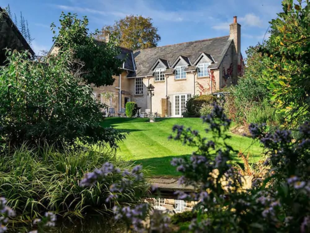 Cricketfield House - Guest House