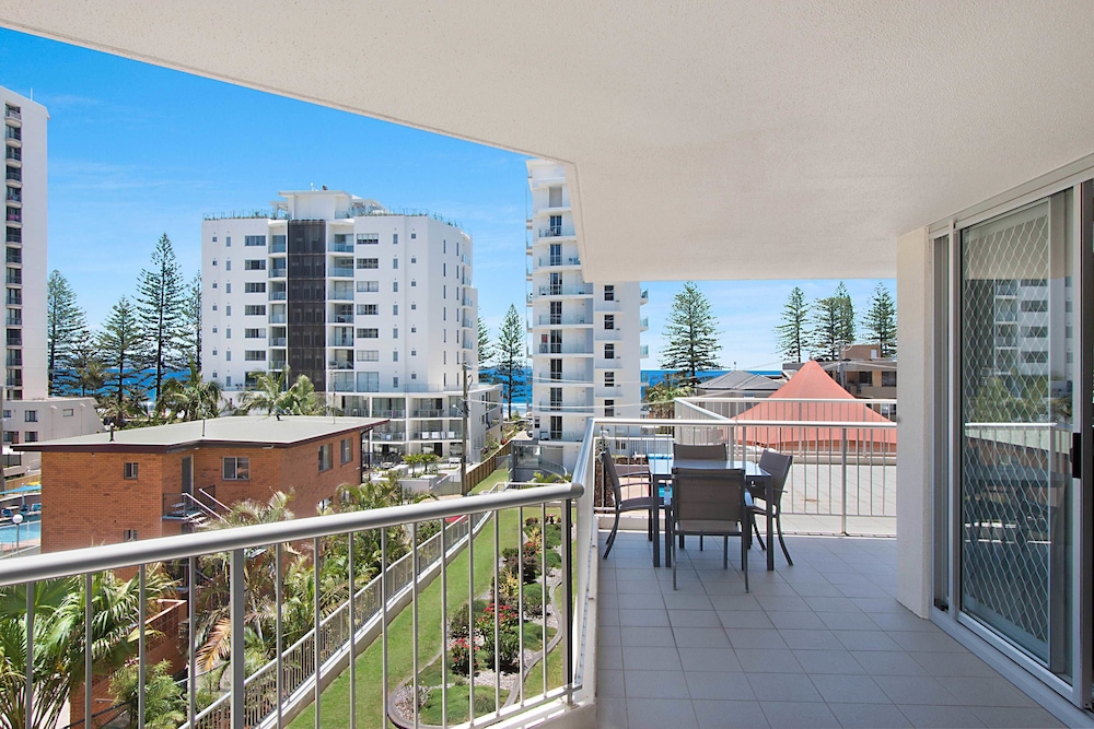 Coolangatta Vacations - Rainbow Bay Resort - Property Image 3