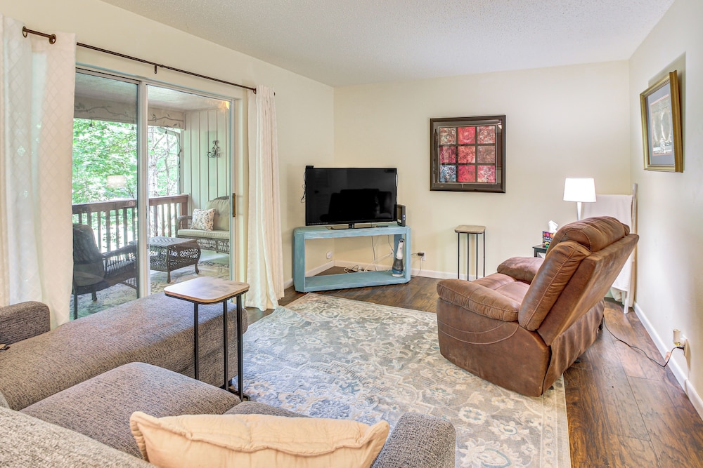 Walk to Lake Desoto: Home w/ Hot Tub Access!