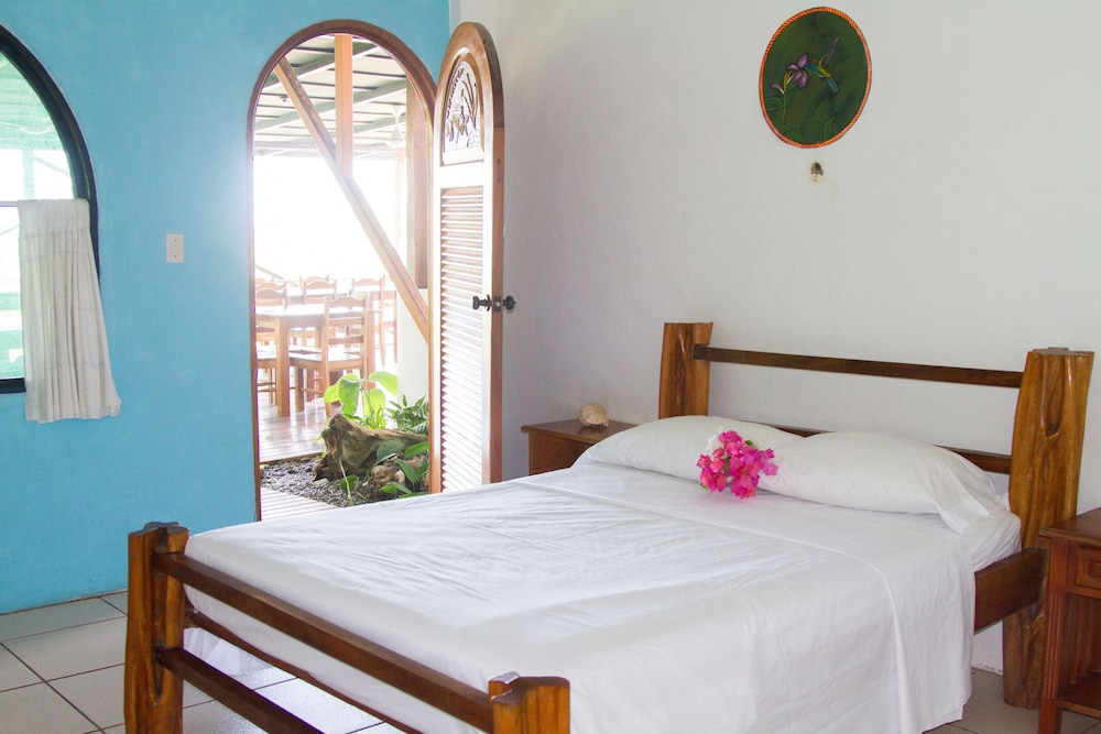 The Lookout Inn Lodge