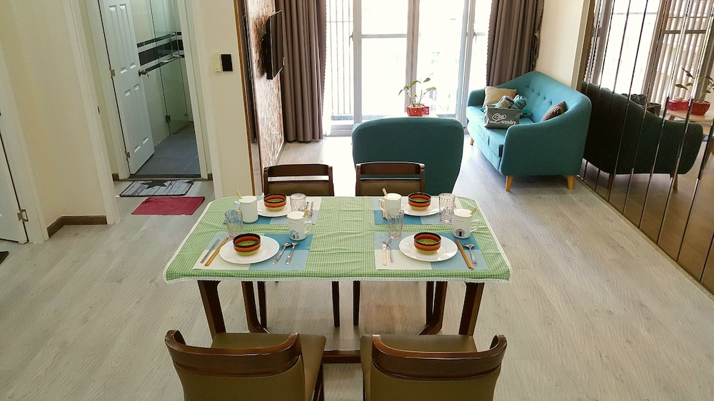 Scenic Valley Luxury 2BR SW Pool 07th