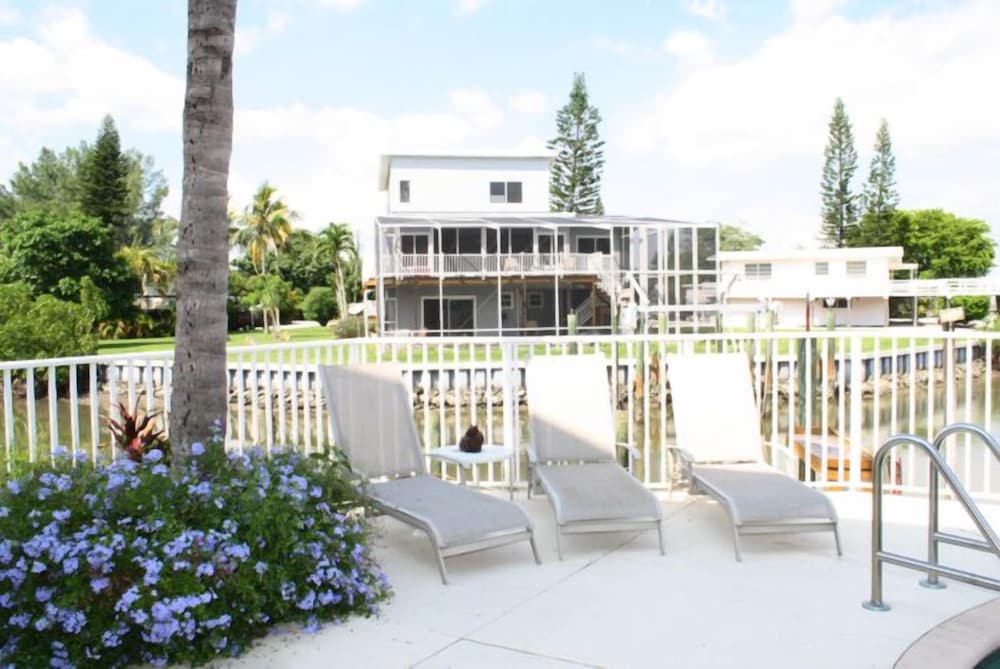 Edgewater Inn