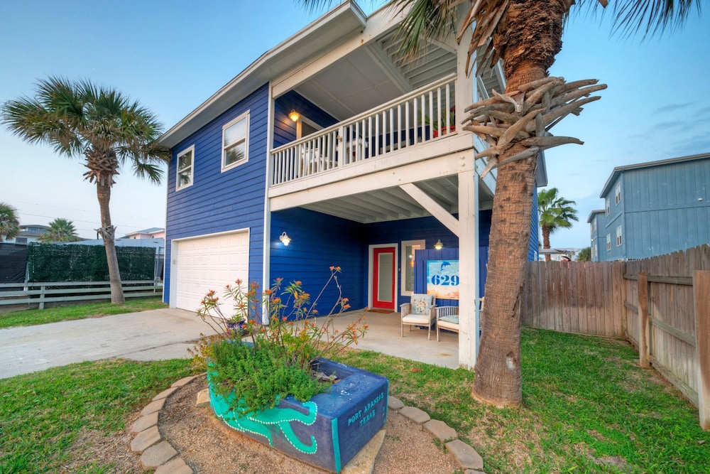 Leave of Absence Luxe Coastal Stay w Pool Outdoor Dining Minutes to Beach