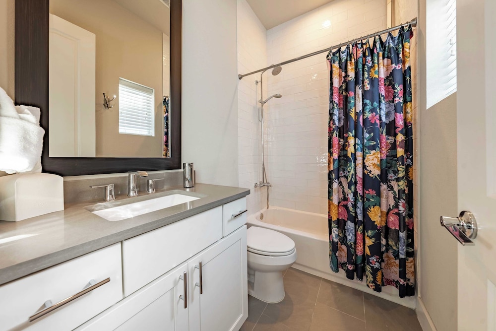 Modern Home, Private Balcony, Near Rainey & Lady Bird Lake Haus of Z