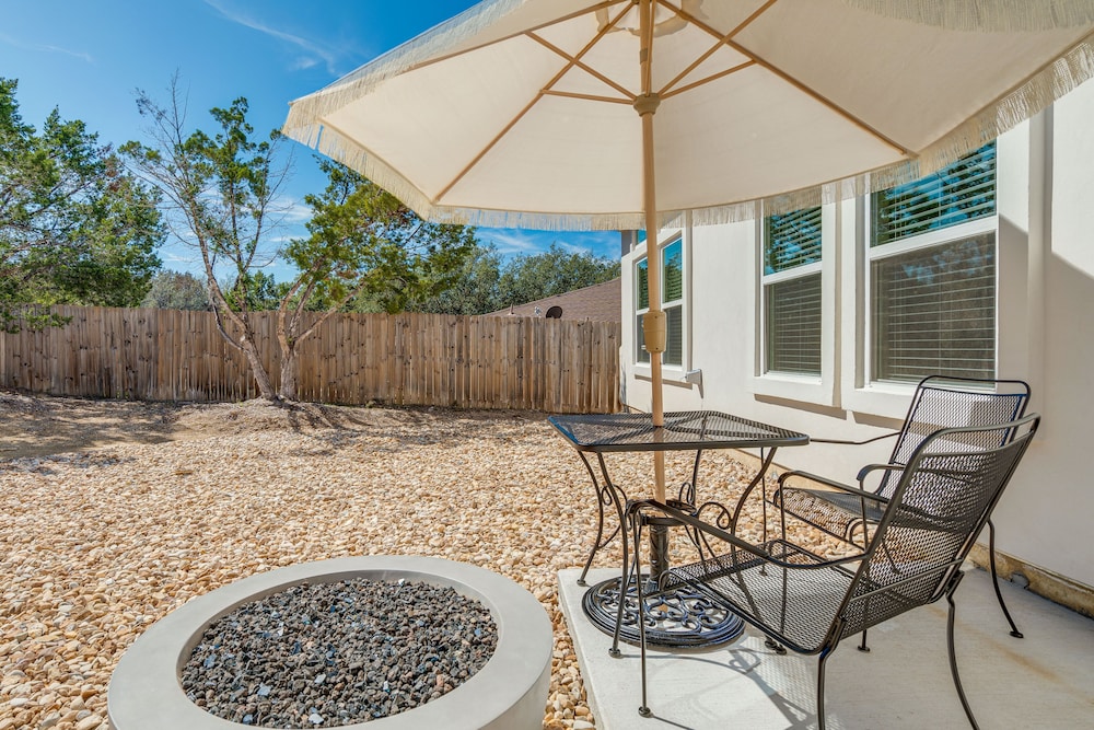 Idyllic Lago Vista Home < 1 Mi to Lake Travis! - Property Image 8