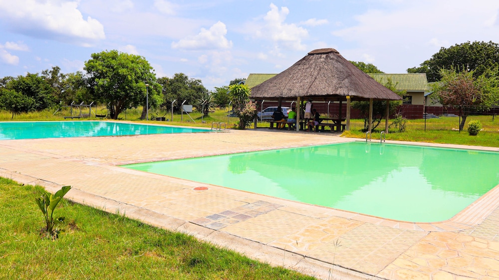 Self Catering Chalets - Manyeleti