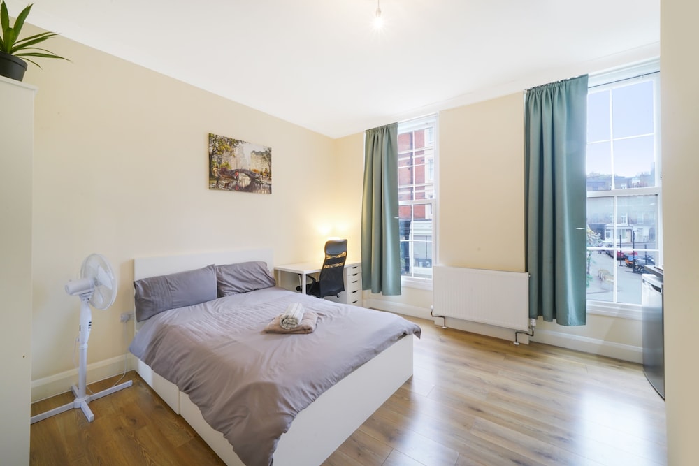 Chic London Apartment in Prime Location