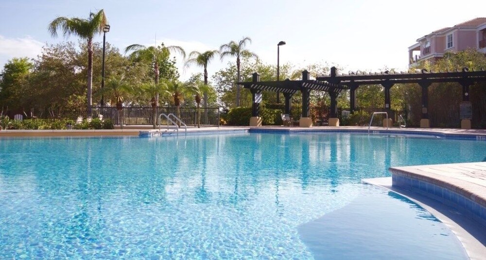 Vista Cay Magic 3 Bedroom Condo by RedAwning