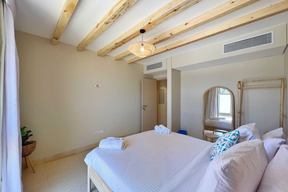 Xuru Stays I Sparky & Summery 2 BDR @ Mangroovy Free Beach & Pool Access