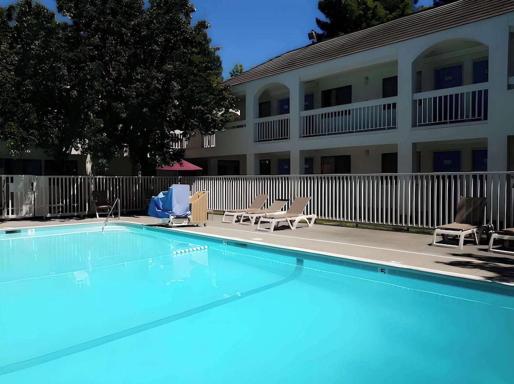 Motel 6 – Santa Rosa, CA - South