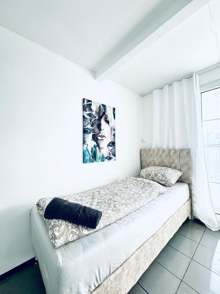 Cozy 7BR Villa Near Blumengarten