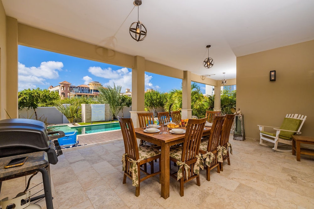 Amazing 4BR 3BA Villa Palm Beach w NEW Pool