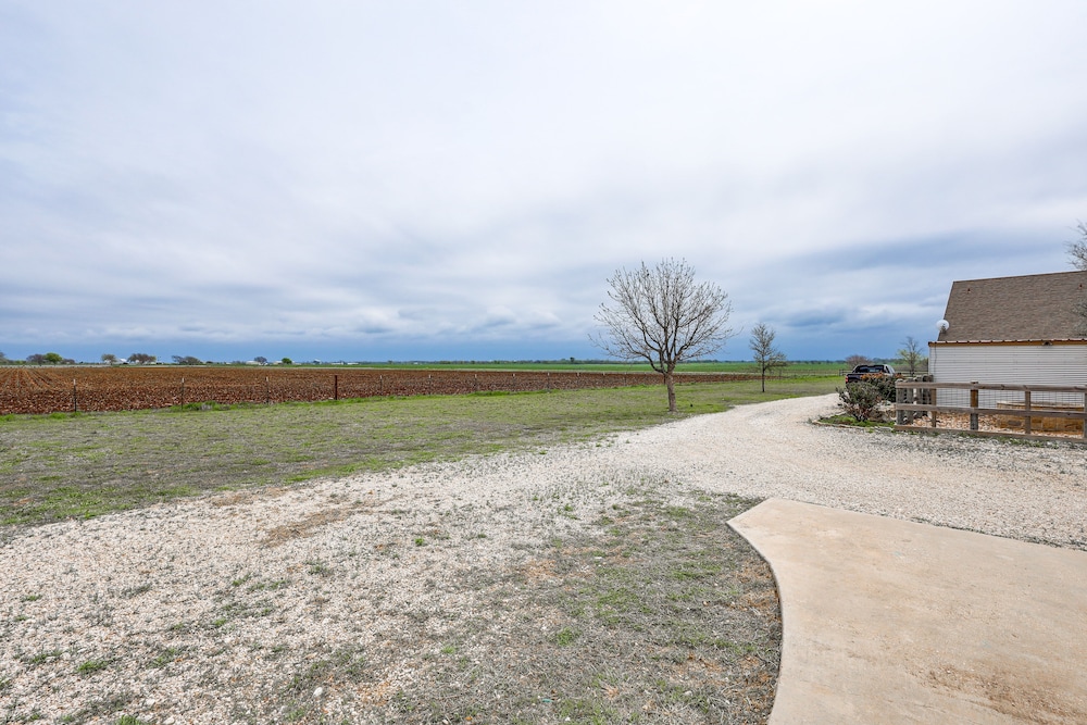 'barndominium' Mcgregor Vacation Rental on 5 Acres view 3