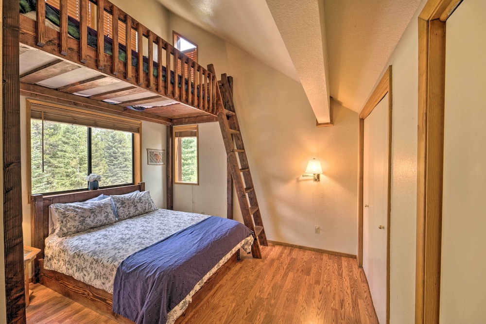 Hot Tub & Deck: Truckee Golf Course Home