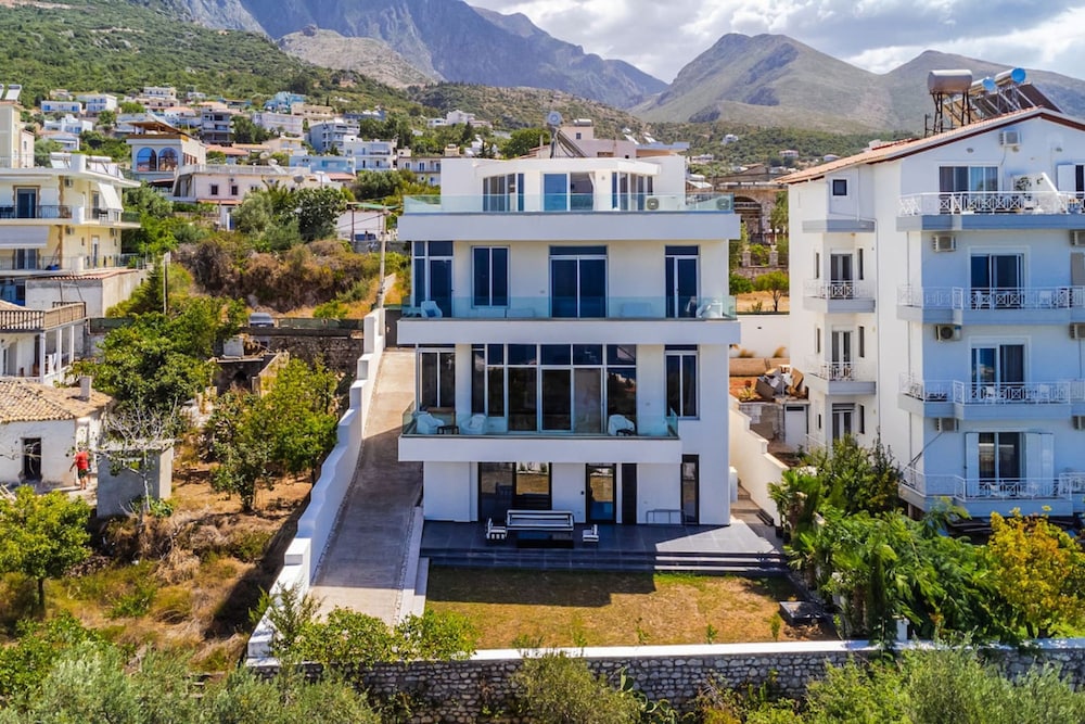 Villa Belle Azure in Gjilek