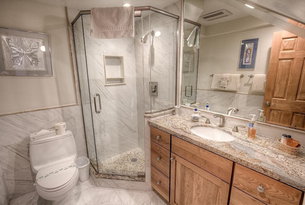 Lake Tahoe Vacations - Cartwright Corner Condo 4 Bedroom Townhouse by RedAwning - Property Image 19