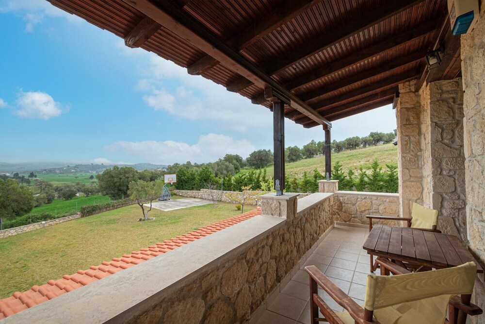 Artis Villa by Rentals Pro
