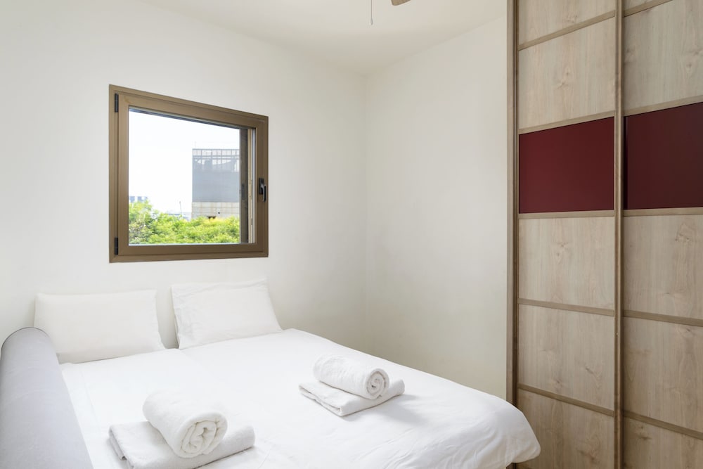 Comfy & Terrace neear Beach by FeelHome view 4