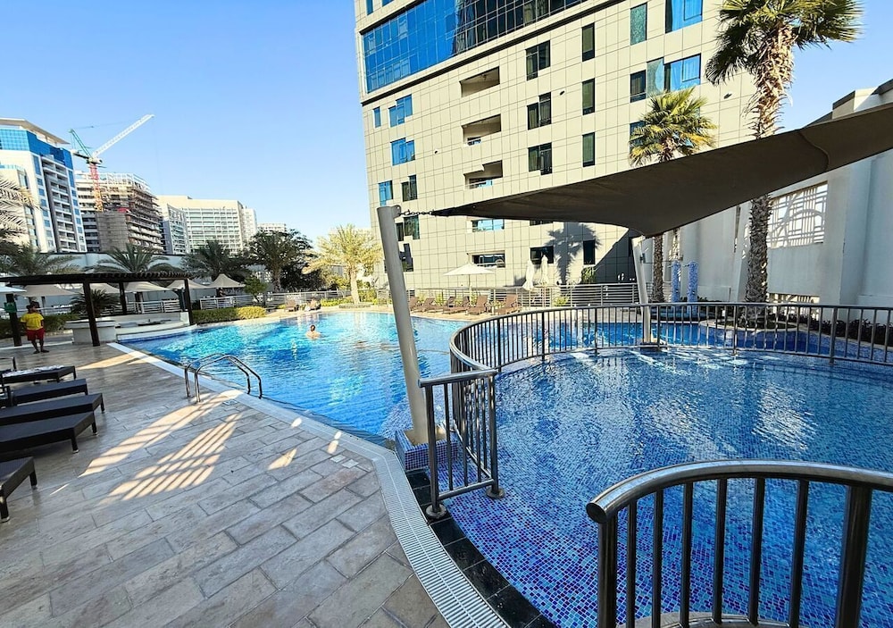 Capital Bay Comfort Studio city view