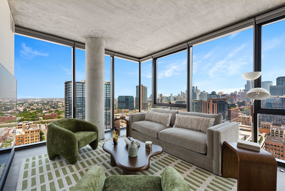 Cloud9 6 apt for 30ppl Fulton Market The Nouveau