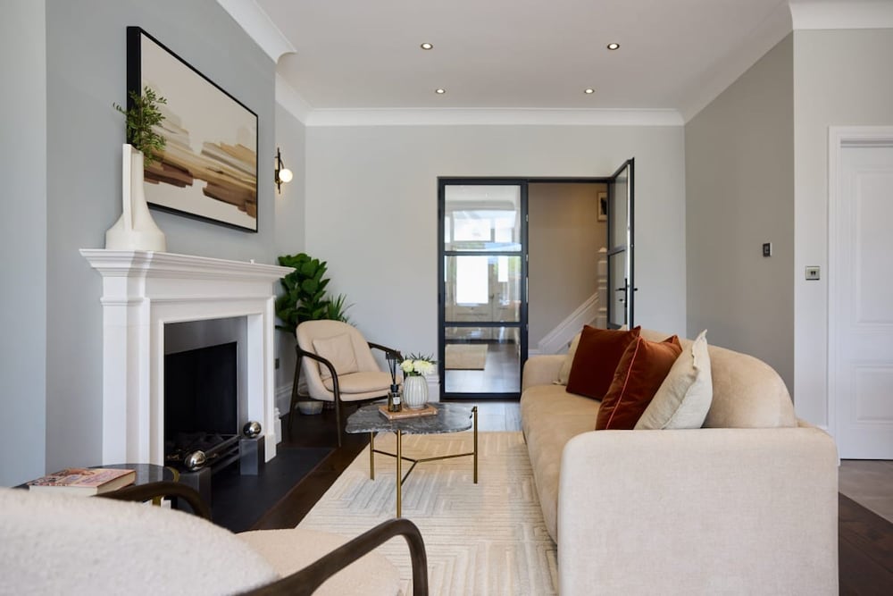 The Roehampton Place - Elegant 5bdr House With Garden Parking