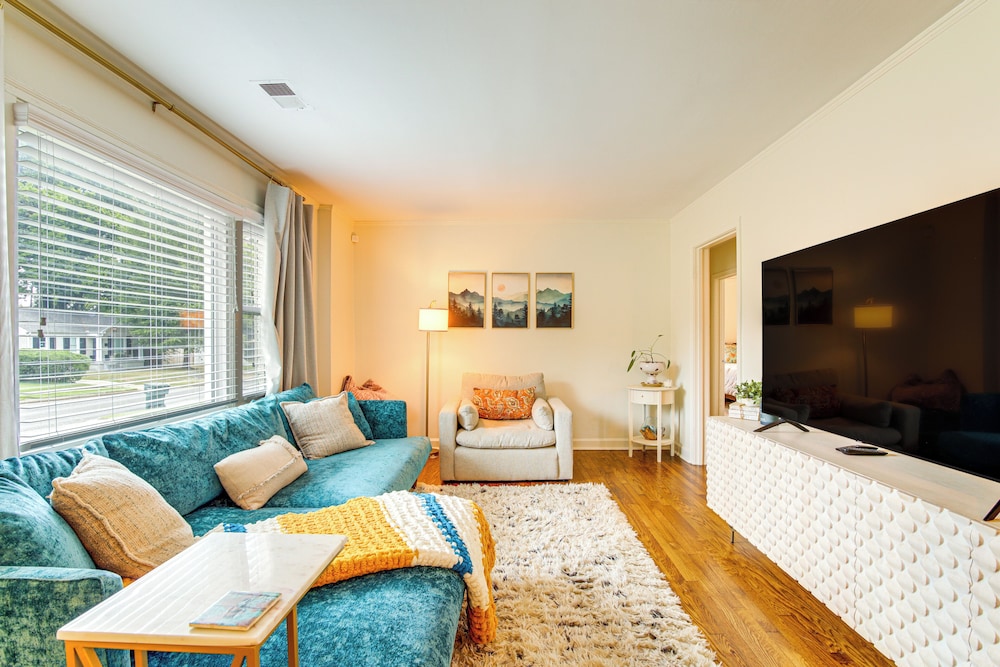 Updated Suburban Retreat: 8 Mi to Dtwn Memphis!