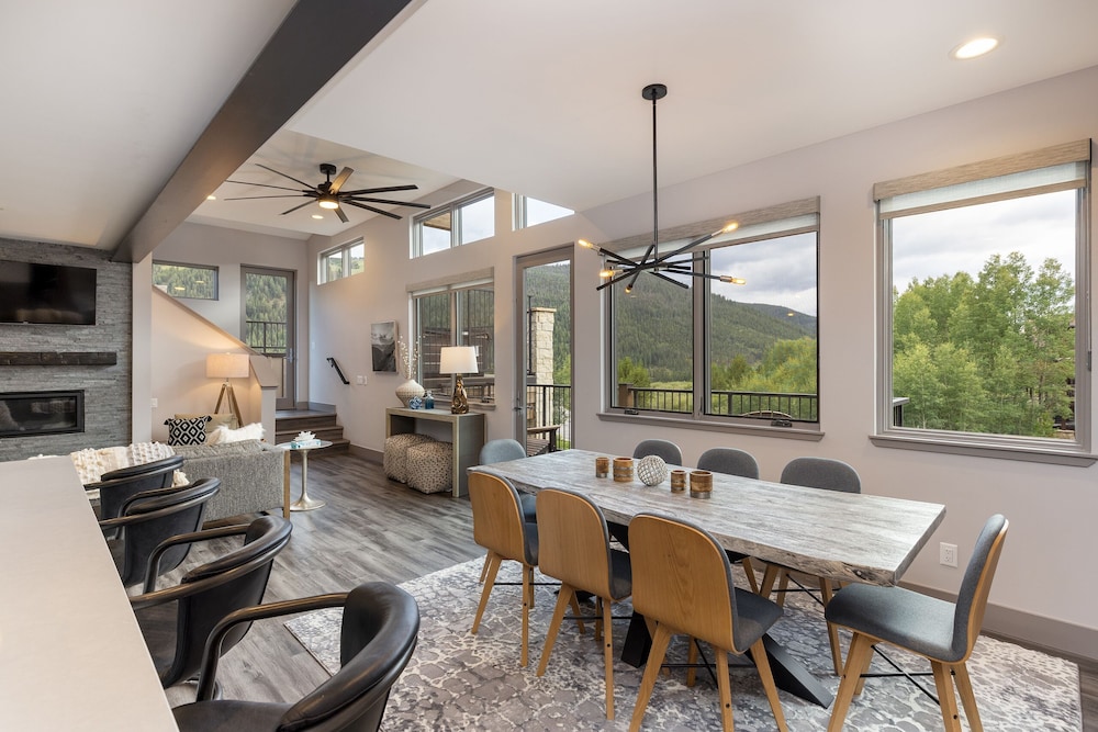 184 Caravelle Drive
