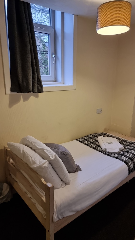 The Hampton Court Guesthouse