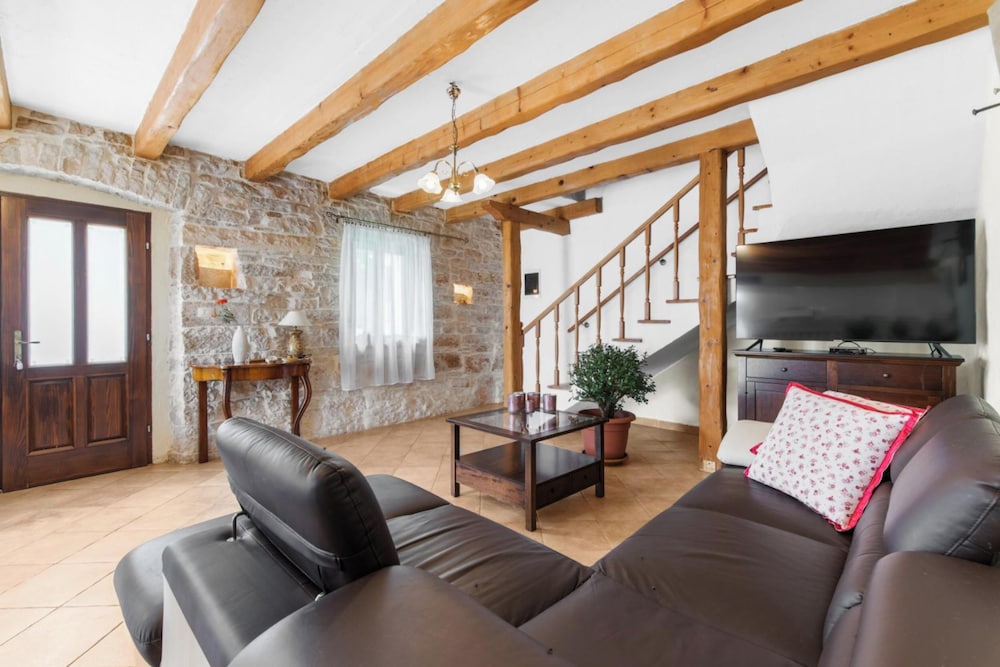 Holiday House with Pool Villa Ladybug