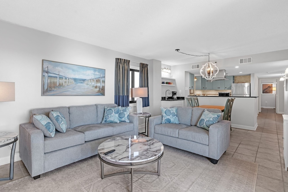 Coastal Retreat: Beach Access & Modern Comforts 2 Bedroom Condo