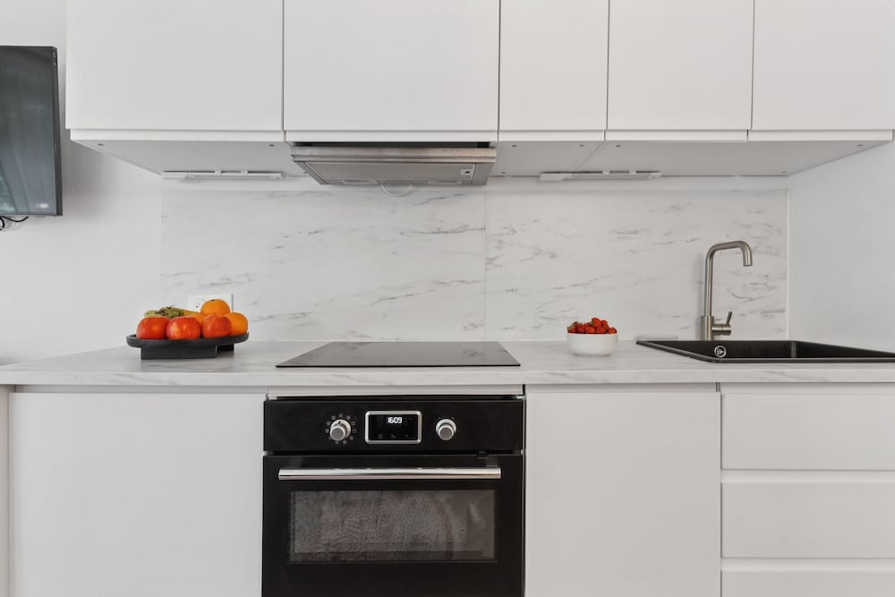 Classy 1BR - Elysee & Madeleine Area