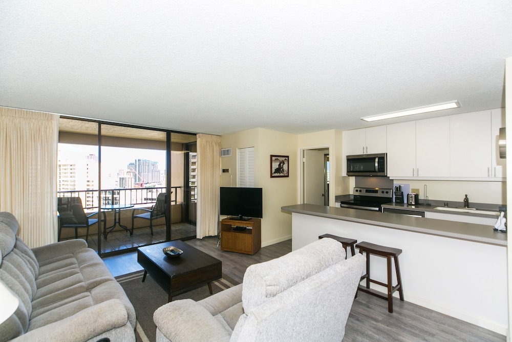 Discovery Bay 2308 1 Bedroom Condo by RedAwning