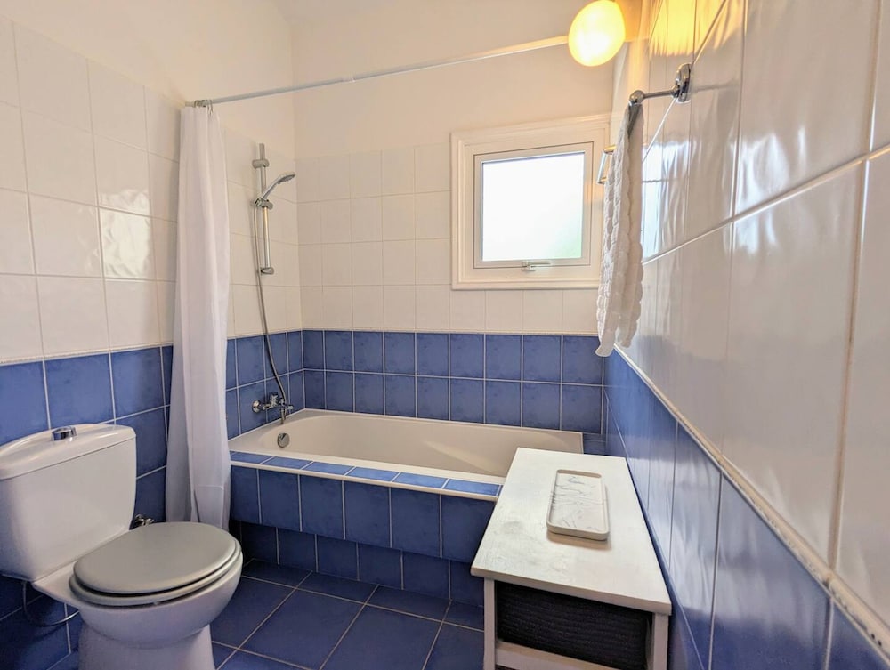 Blue Estia Villa - Pool Wifi Summer Breeze