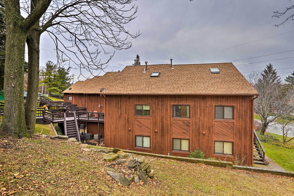 Pet-friendly Townhome w/ Community Hot Tub! view 5