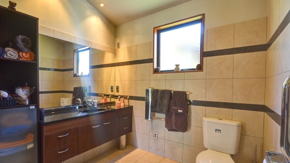 Aries Lake View Villa