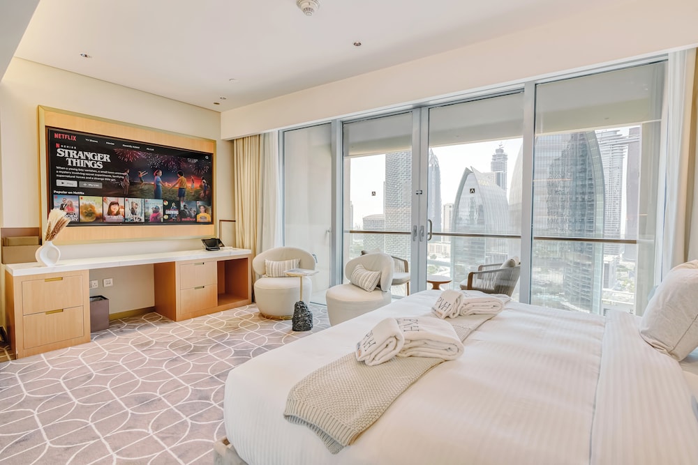 PVH - Studio - Emaar Fashion Avenue