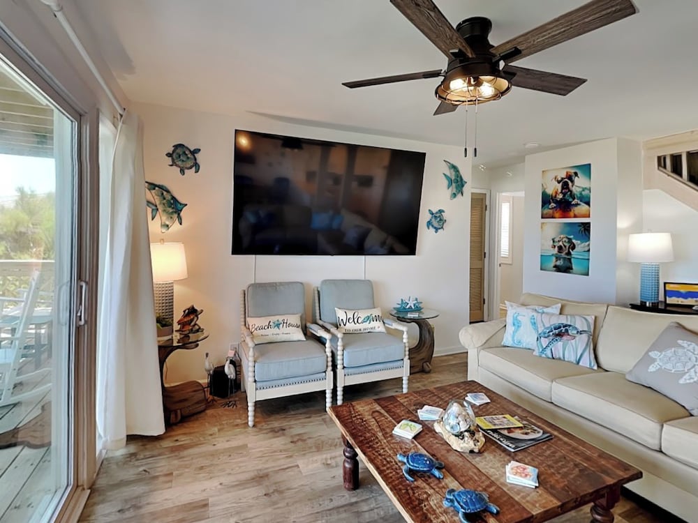 Livin' the Ruff Life by Topsail Realty